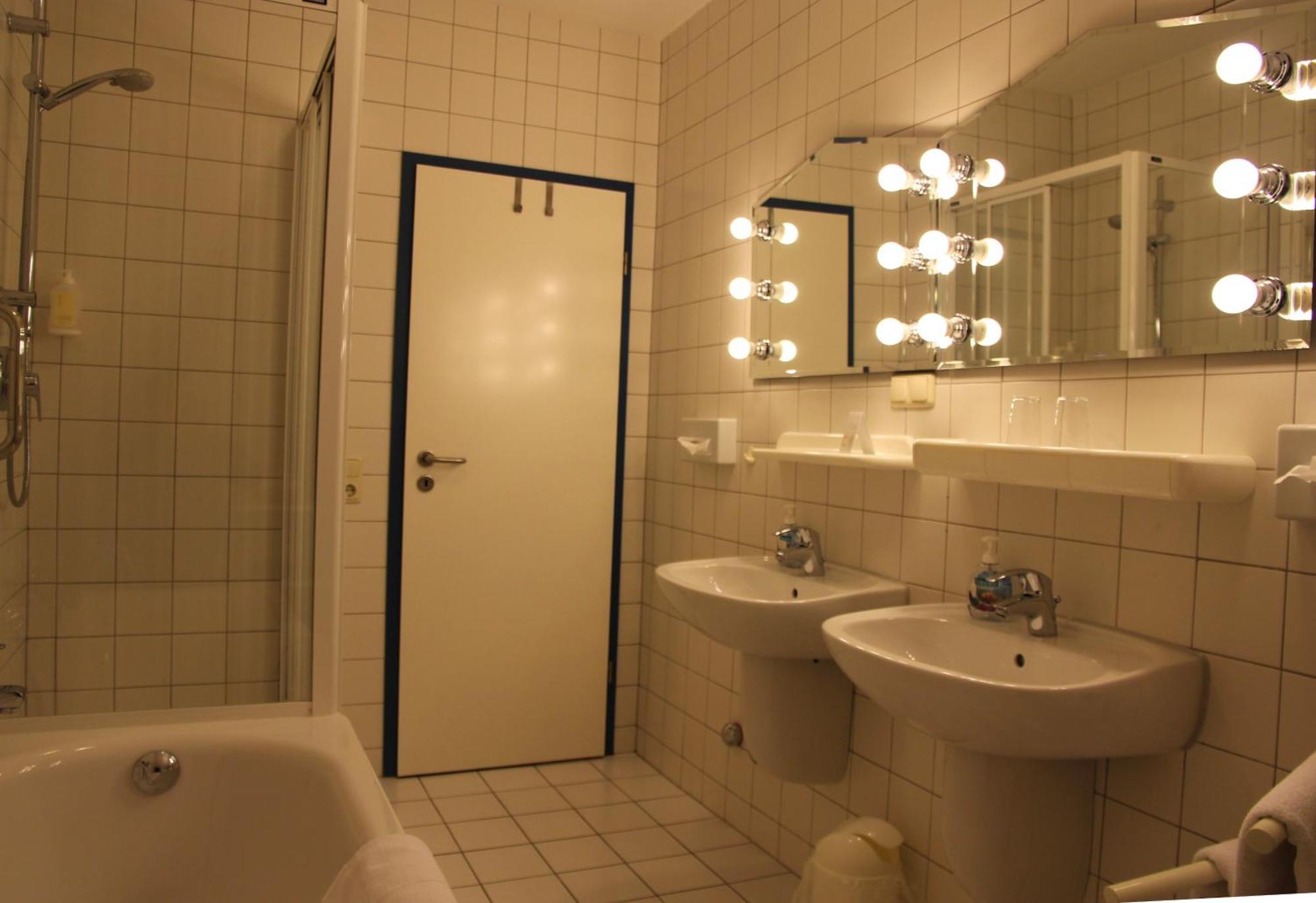 Hotel & Restaurant Seebruecke Zingst Extérieur photo